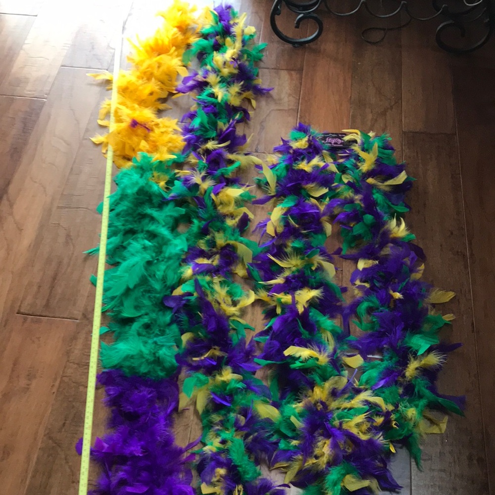 Three Mardi Gras feather Boas - Picture 6 of 9